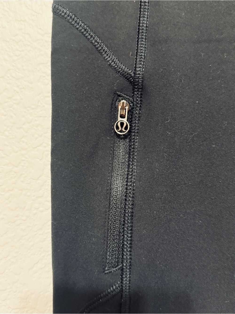 Lululemon| Black Studio Flare Yoga Pants Size 4 Zip Pockets Athletic - Picture 4 of 9